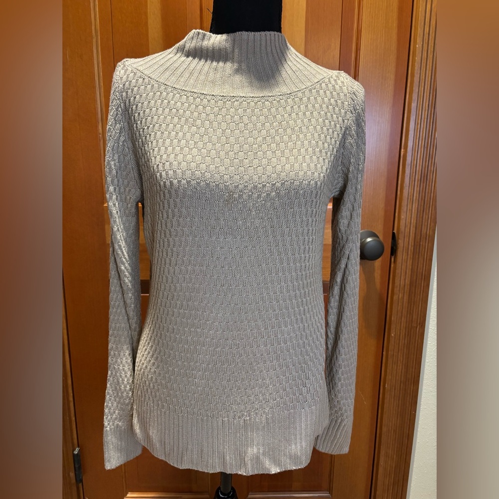 Elizabeth & Clark Tan Knit Sweater, size 2.
